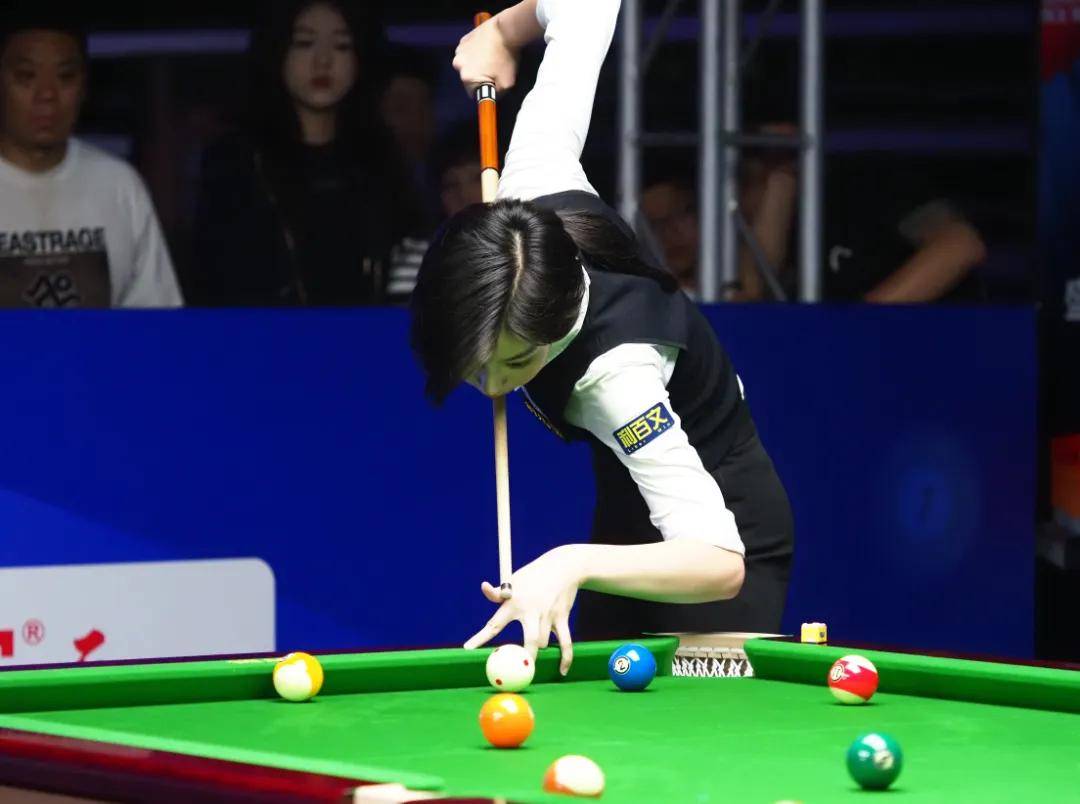 现出更高的 现出更高的