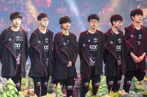 广大足球迷 广大足球迷